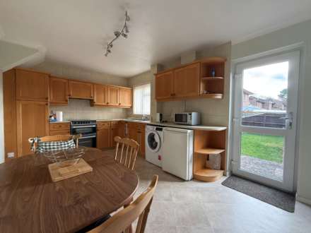 Wroxham Road, London ** VIDEO & 3D FLOORPLAN AVAILABLE **, Image 4