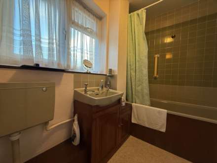 Wroxham Road, London ** VIDEO & 3D FLOORPLAN AVAILABLE **, Image 9