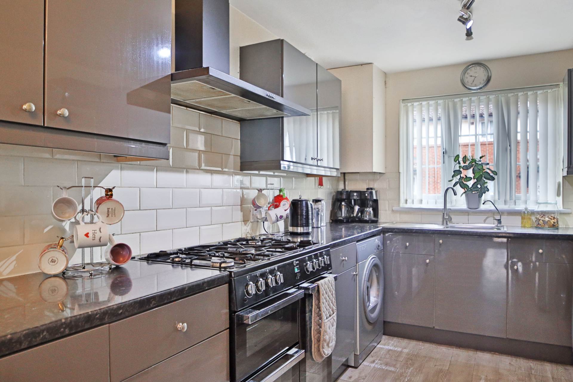 Longworth Close, London **3D FLOORPLAN AVAILABLE **, Image 9