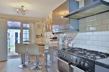 Longworth Close, London **3D FLOORPLAN AVAILABLE **, Image 10