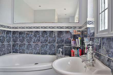 Longworth Close, London **3D FLOORPLAN AVAILABLE **, Image 21