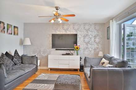 Longworth Close, London **3D FLOORPLAN AVAILABLE **, Image 3