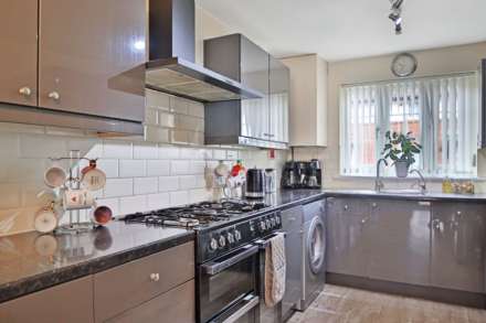 Longworth Close, London **3D FLOORPLAN AVAILABLE **, Image 9