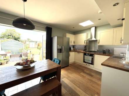 Highmead, London  ***3D FLOORPLAN & VIDEO  AVAILABLE ***, Image 3