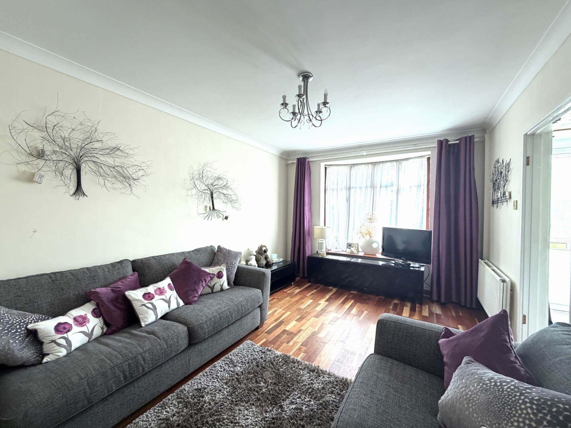 Mottisfont Road, London ** 3D FLOORPLAN AVAILABLE **, Image 5