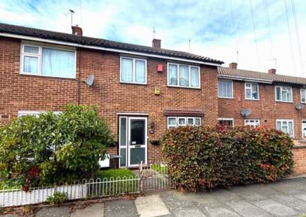 Mottisfont Road, London ** 3D FLOORPLAN AVAILABLE **
