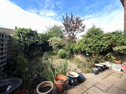 Mottisfont Road, London ** 3D FLOORPLAN AVAILABLE **, Image 15