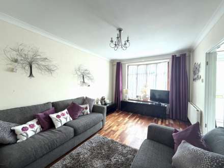 Mottisfont Road, London ** 3D FLOORPLAN AVAILABLE **, Image 5