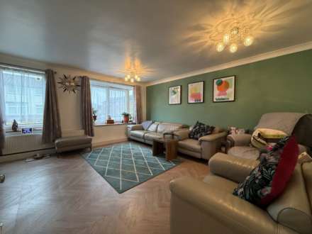 Crowden Way, Thamesmead  ** 3D FLOORPLAN AVAILABLE **, Image 4