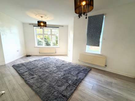 Greenhaven Drive, London ** 3D FLOORPLAN & VIDEO AVAILABLE **, Image 3