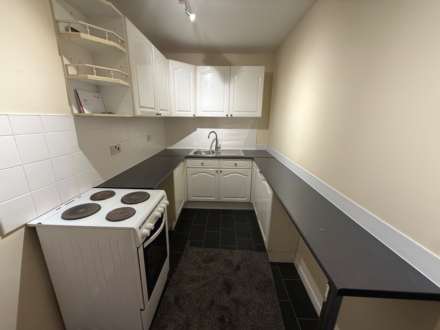 Manorside Close, London, Image 5