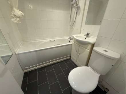 Manorside Close, London, Image 7