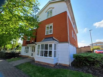 1 Bedroom Flat, Warepoint Drive, London