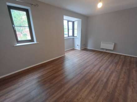 Frobisher Road, Erith, Image 6