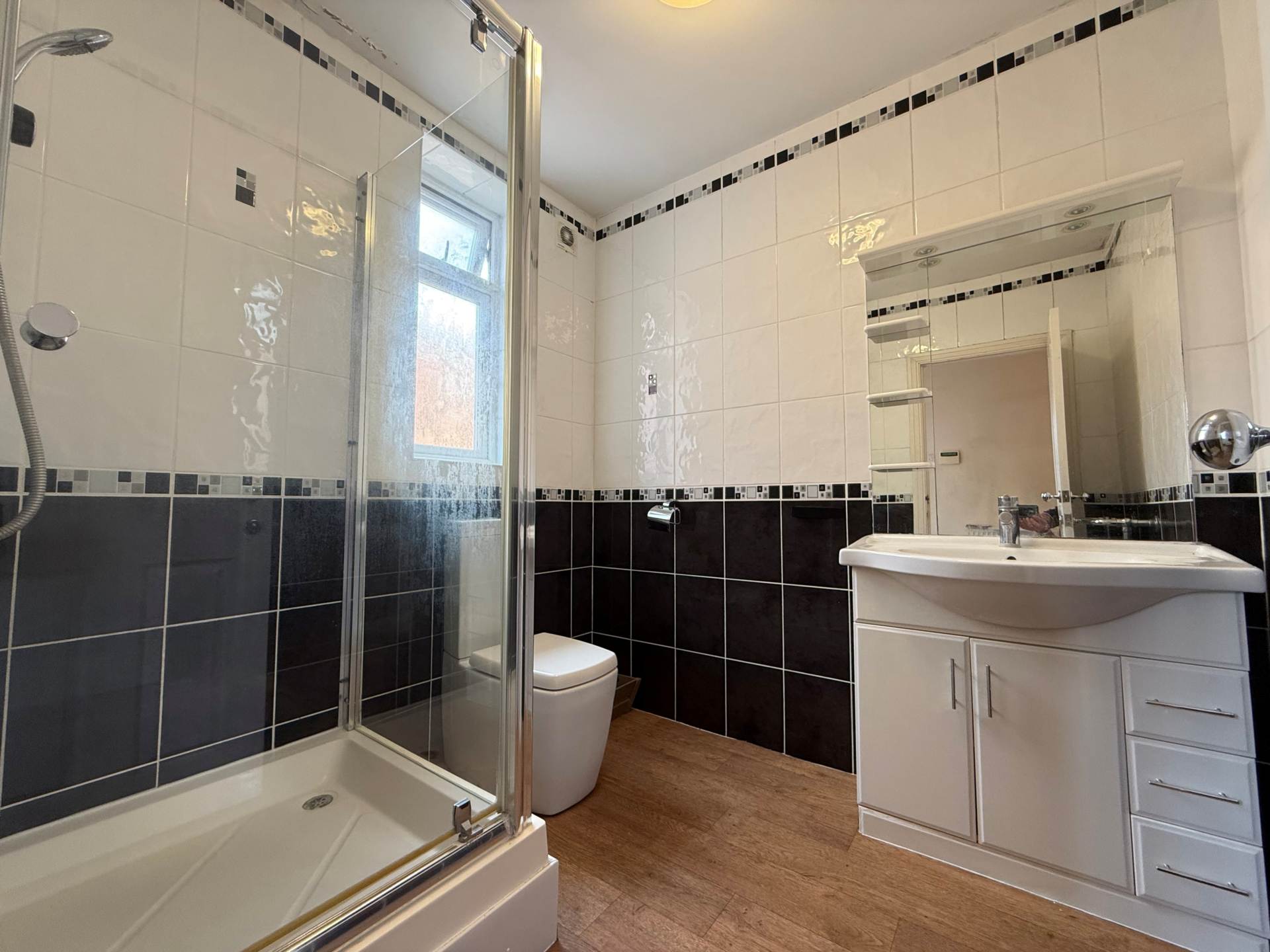 Bedonwell Road, London   ** 3D FLOORPLAN AVAILABLE **, Image 9