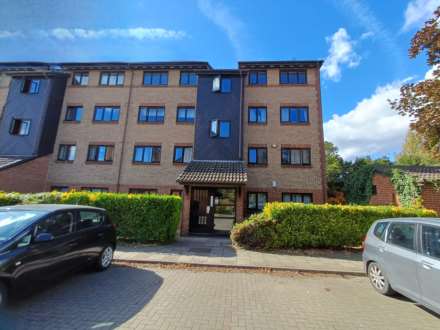 2 Bedroom Flat, Cricketers Close, Erith