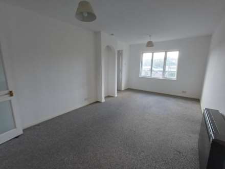 Cricketers Close, Erith, Image 4