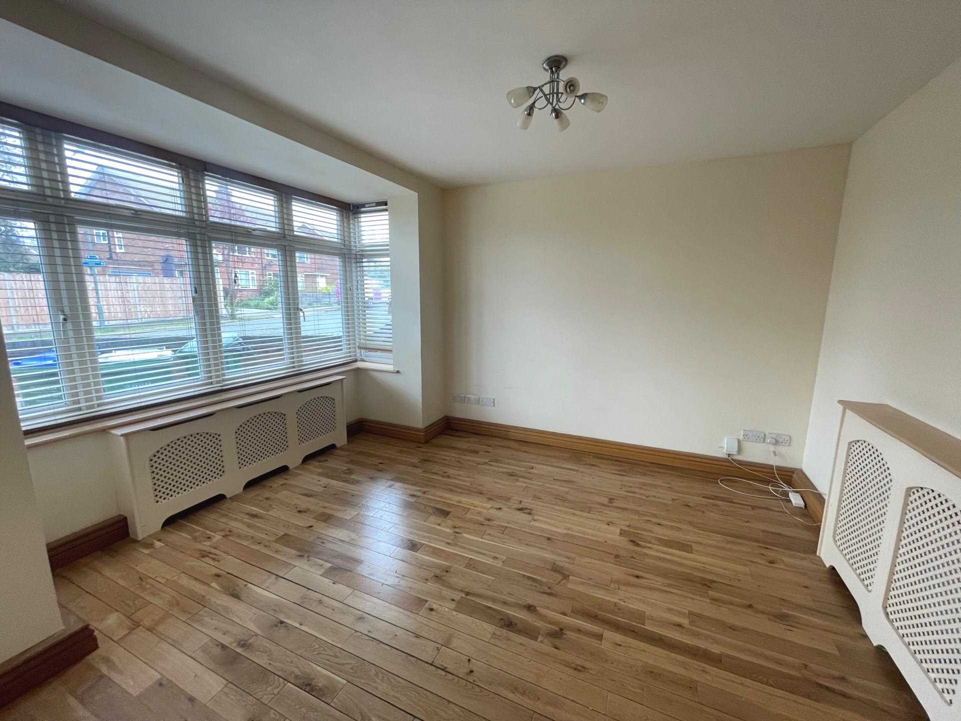 Park Crescent, Erith, DA8, Image 2