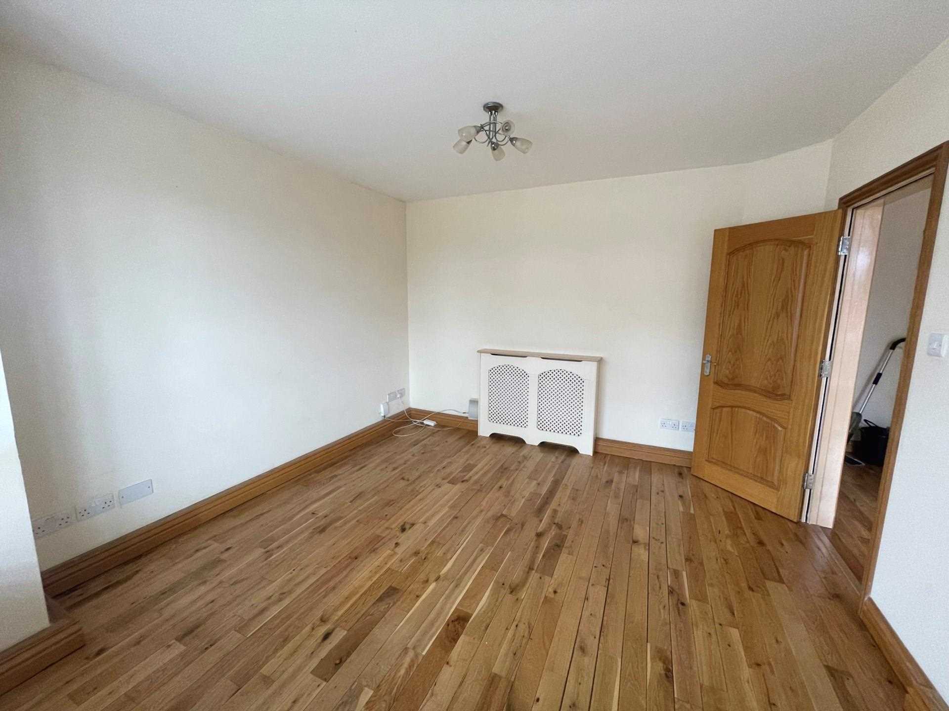 Park Crescent, Erith, DA8, Image 3