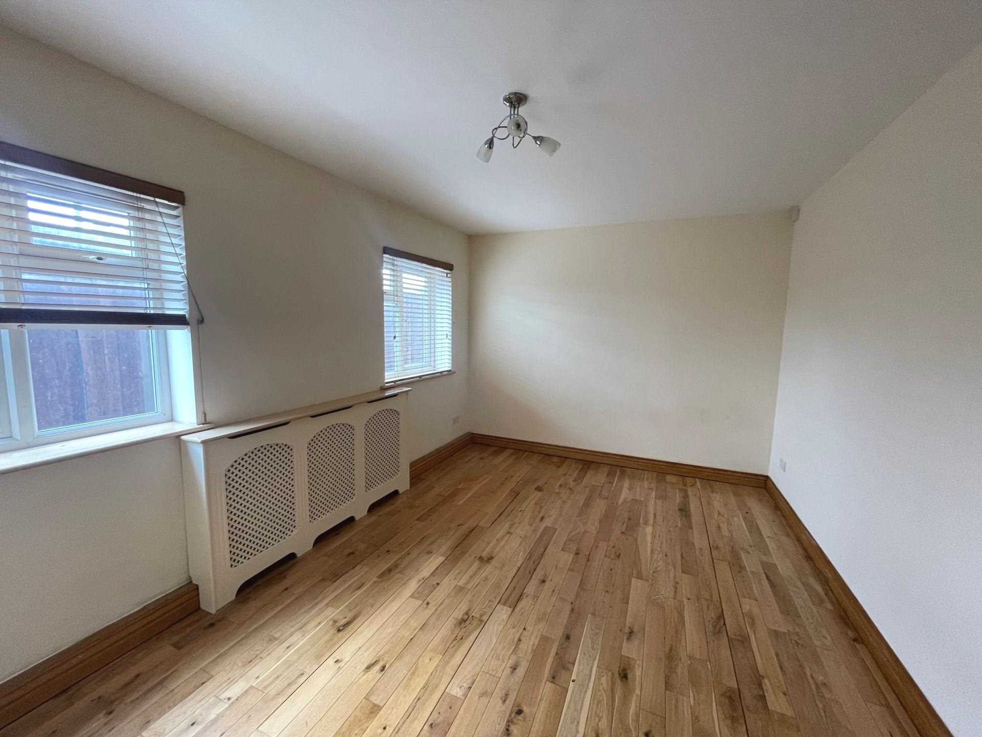 Park Crescent, Erith, DA8, Image 4
