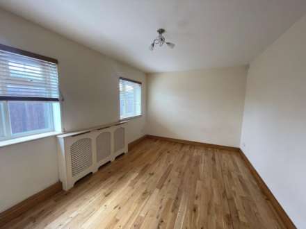 Park Crescent, Erith, DA8, Image 4