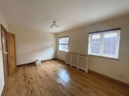 Park Crescent, Erith, DA8, Image 5