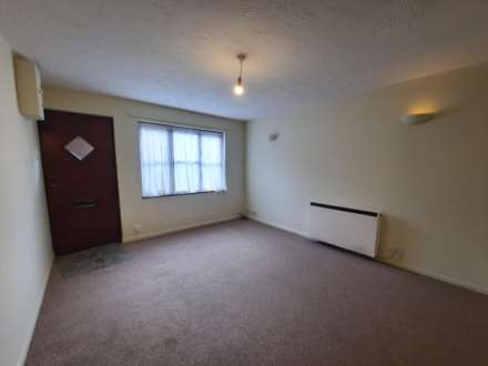 Cooper Close, Greenhithe, Image 2