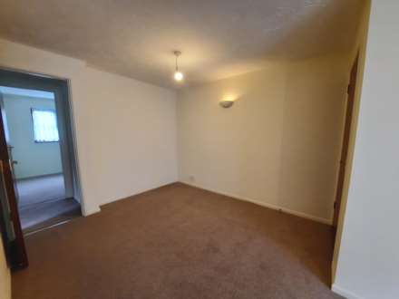 Cooper Close, Greenhithe, Image 5