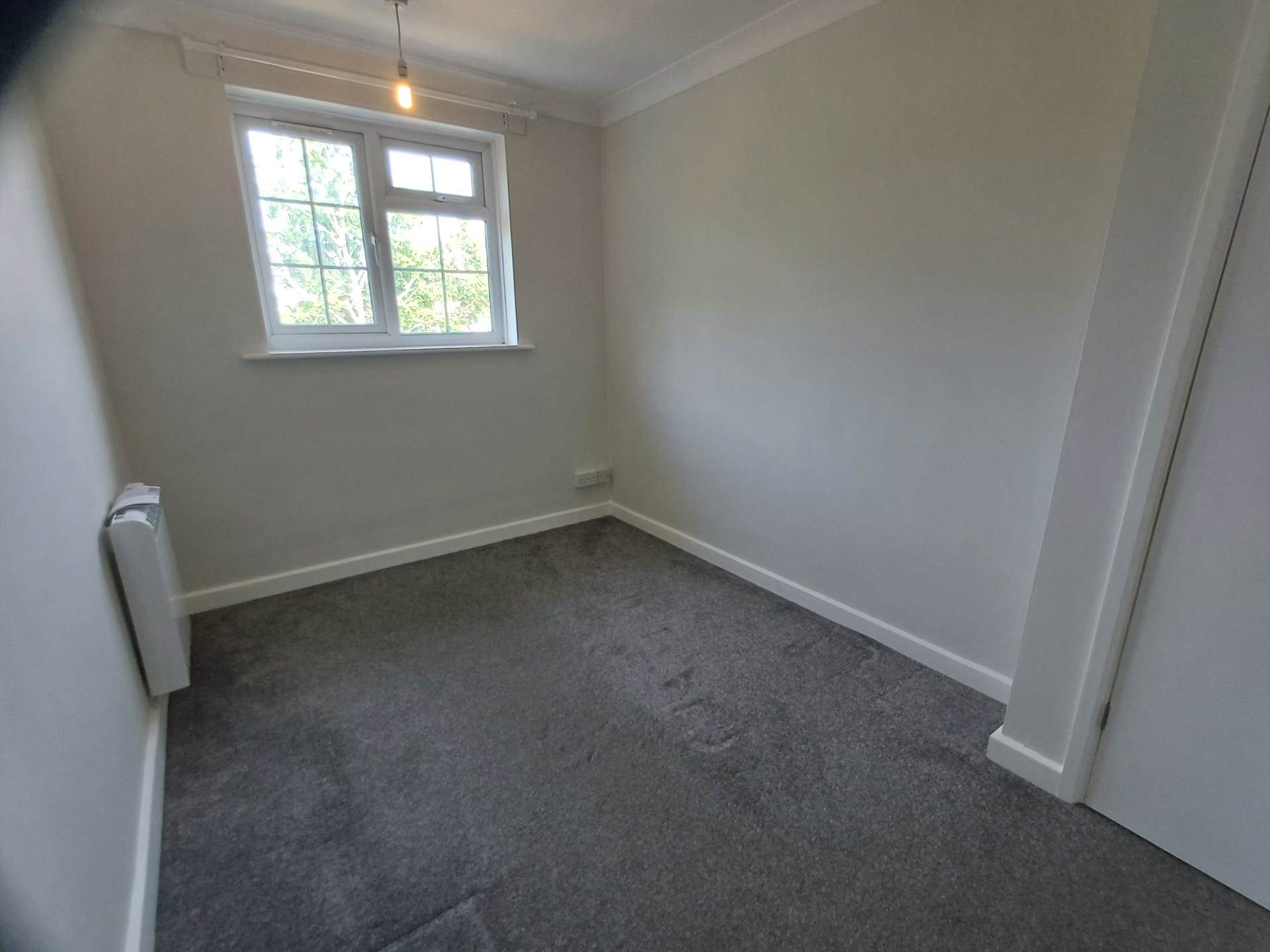 Treetops Close, London, Image 12