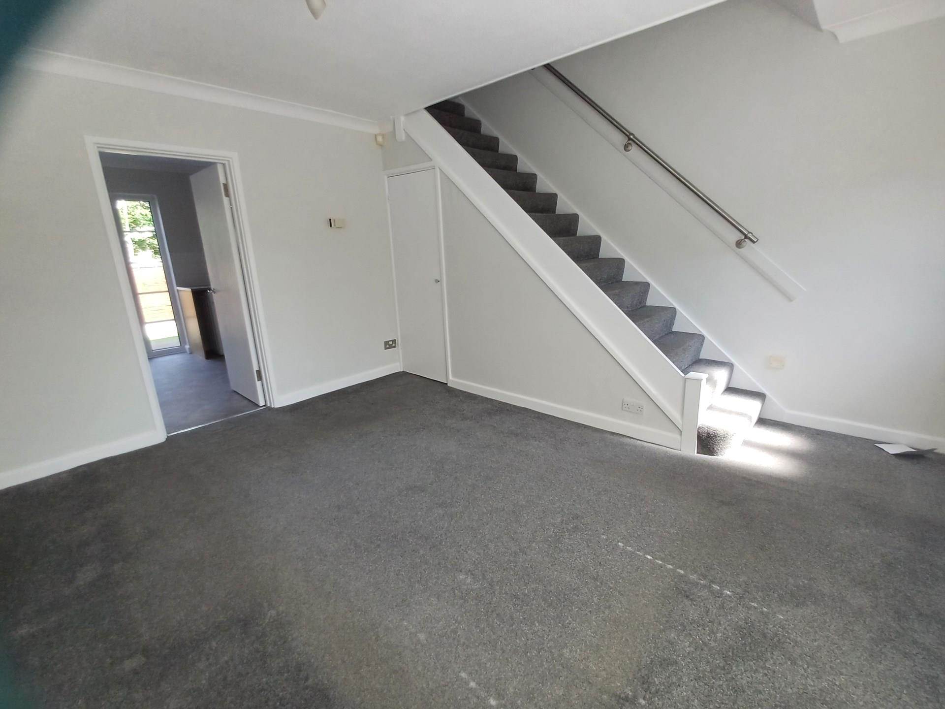 Treetops Close, London, Image 4