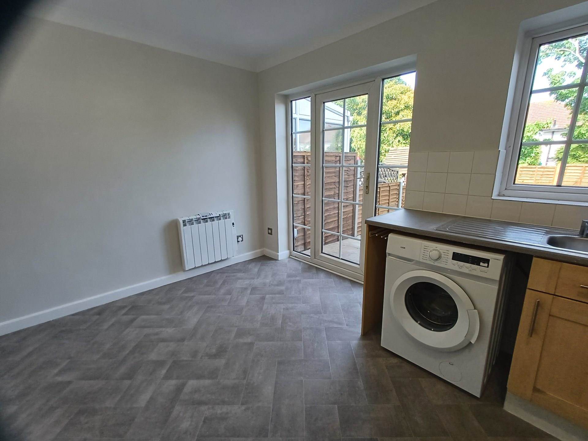 Treetops Close, London, Image 8