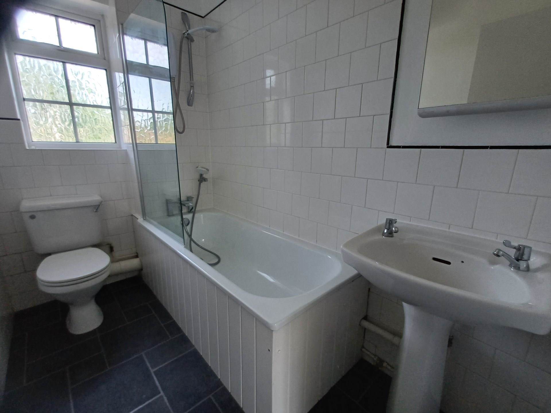 Treetops Close, London, Image 9