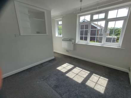 Treetops Close, London, Image 10