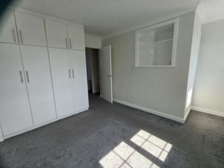 Treetops Close, London, Image 11