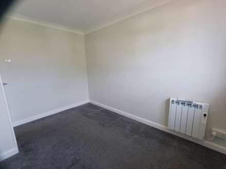 Treetops Close, London, Image 13
