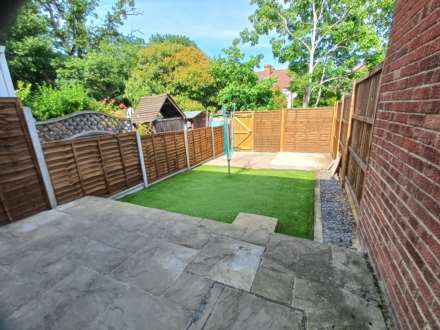 Treetops Close, London, Image 14