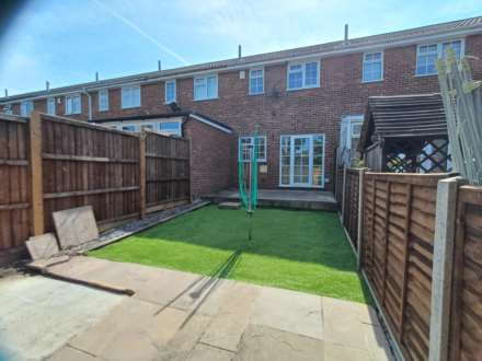 Treetops Close, London, Image 15