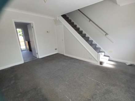 Treetops Close, London, Image 4