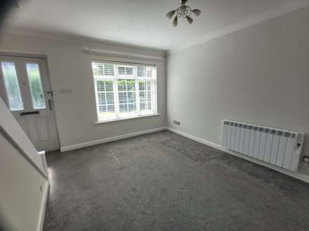Treetops Close, London, Image 5
