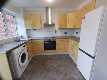 Treetops Close, London, Image 6