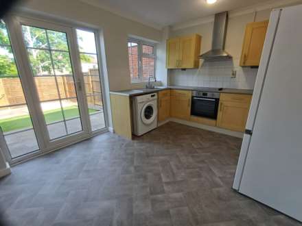 Treetops Close, London, Image 7
