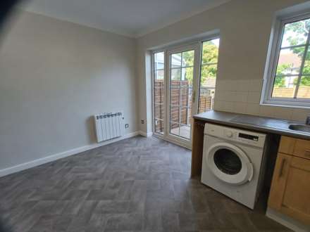 Treetops Close, London, Image 8