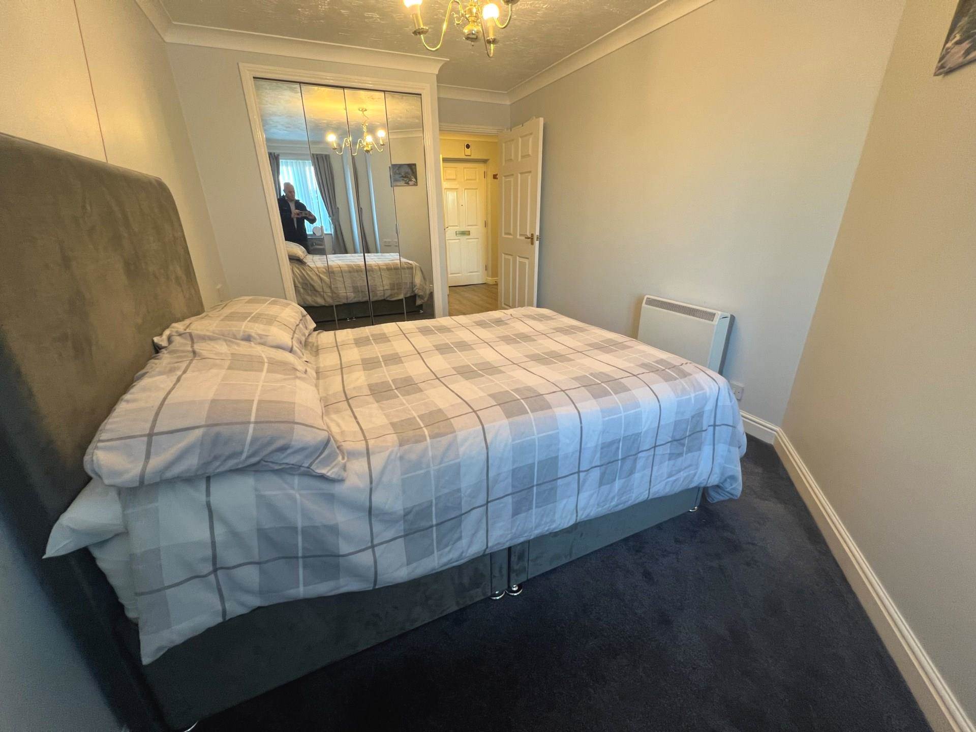 OVER 60'S ONLY ONE BEDROOM RETIREMENT FLAT, Image 10