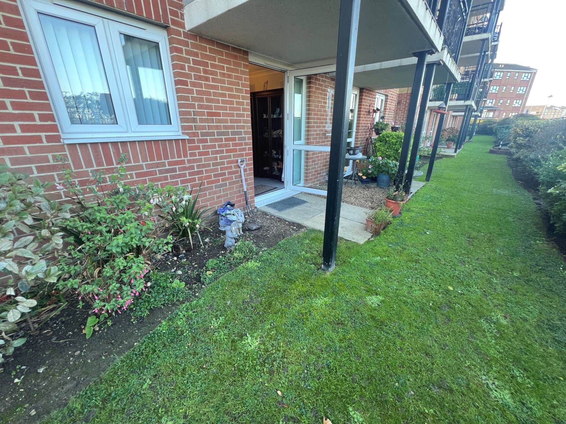 OVER 60'S ONLY ONE BEDROOM RETIREMENT FLAT, Image 13