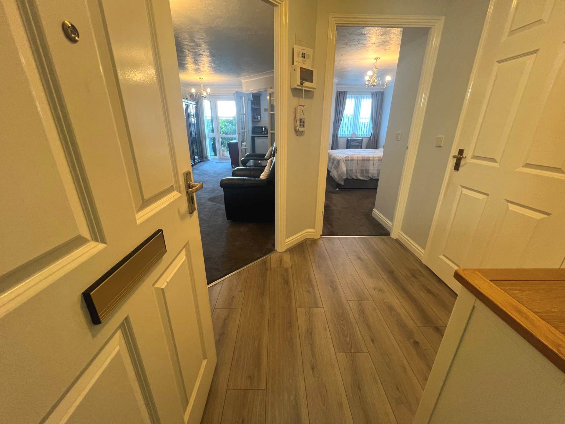 OVER 60'S ONLY ONE BEDROOM RETIREMENT FLAT, Image 3