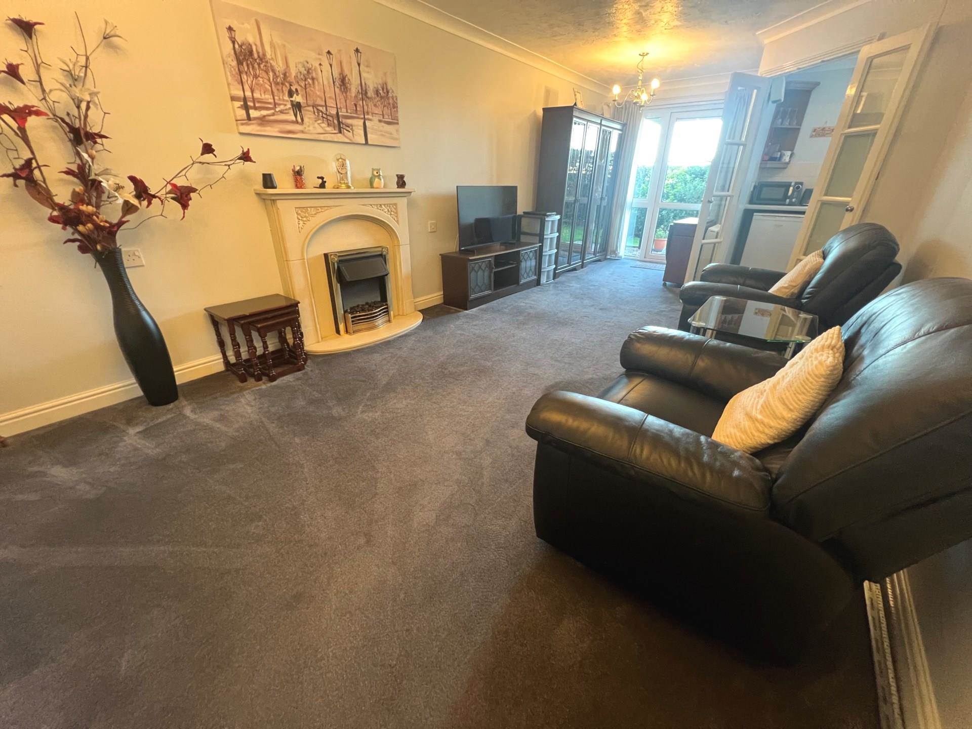 OVER 60'S ONLY ONE BEDROOM RETIREMENT FLAT, Image 4
