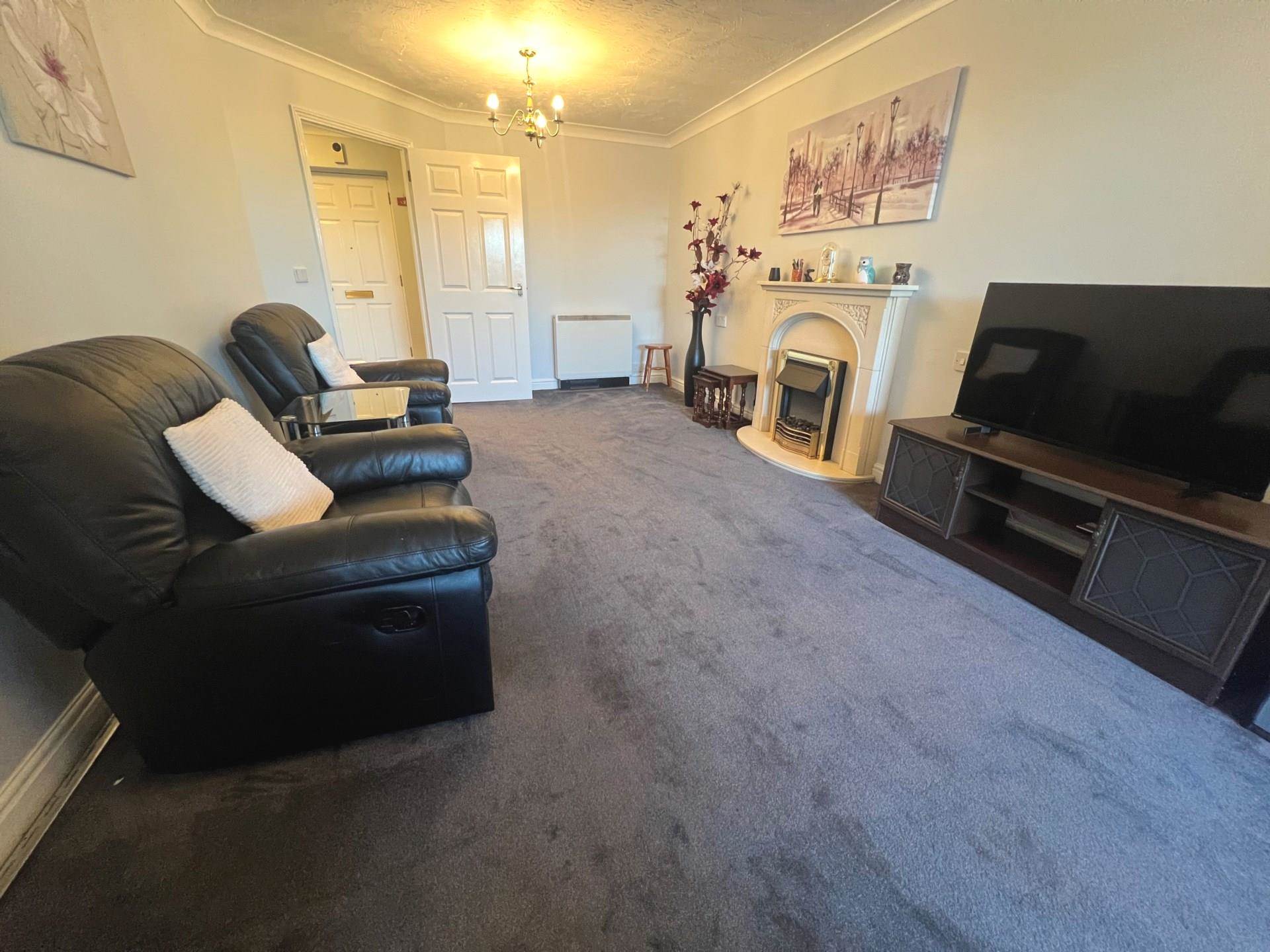 OVER 60'S ONLY ONE BEDROOM RETIREMENT FLAT, Image 6