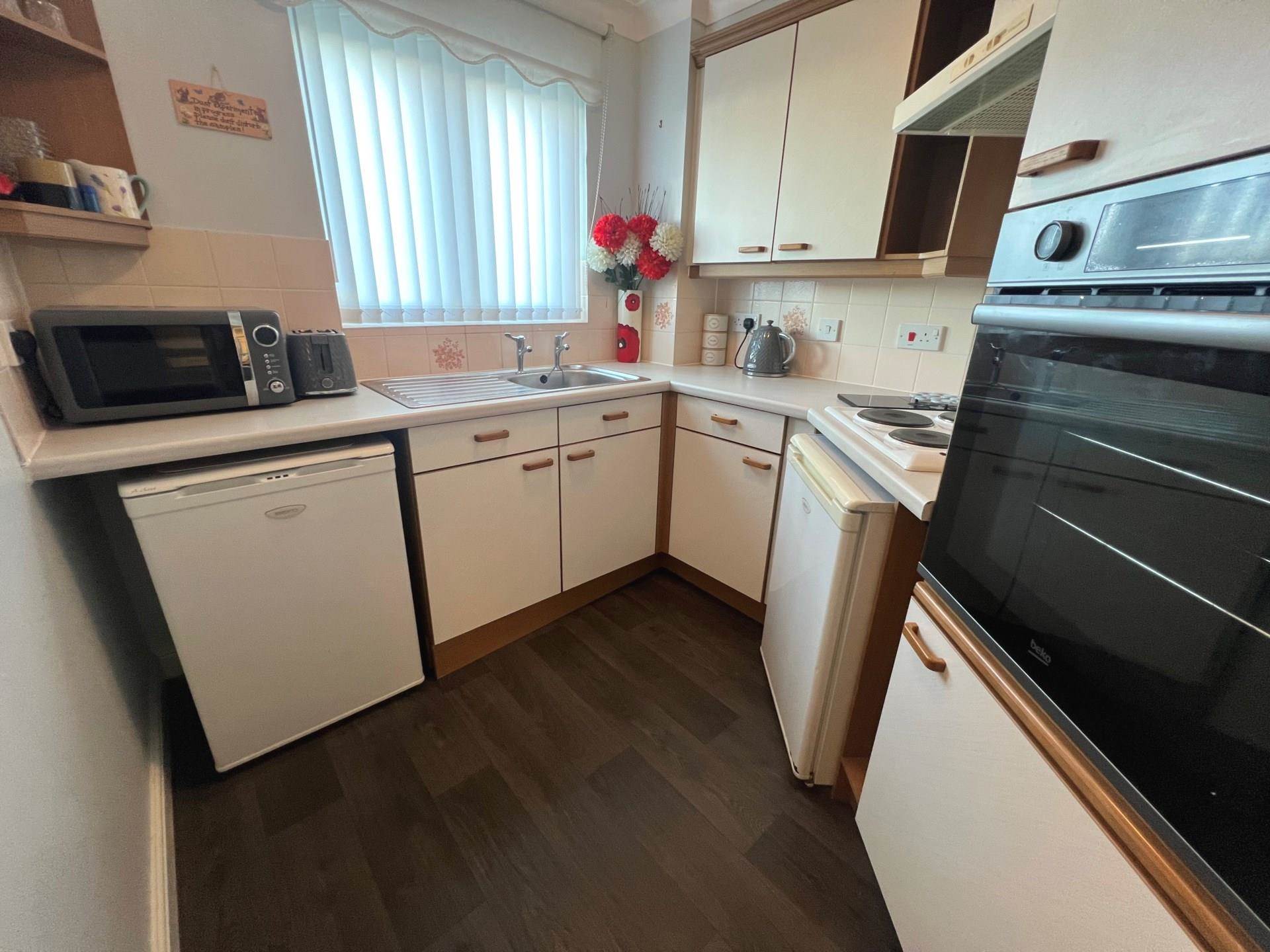 OVER 60'S ONLY ONE BEDROOM RETIREMENT FLAT, Image 7