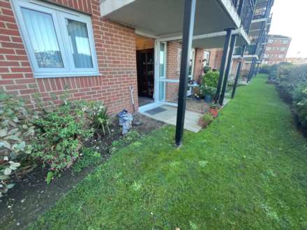 OVER 60'S ONLY ONE BEDROOM RETIREMENT FLAT, Image 13