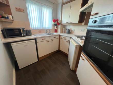 OVER 60'S ONLY ONE BEDROOM RETIREMENT FLAT, Image 7